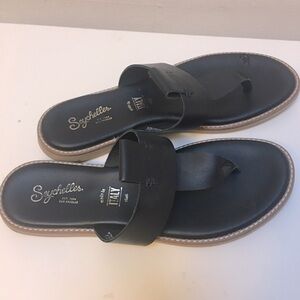 Seychelles black leather thong sandals size 7